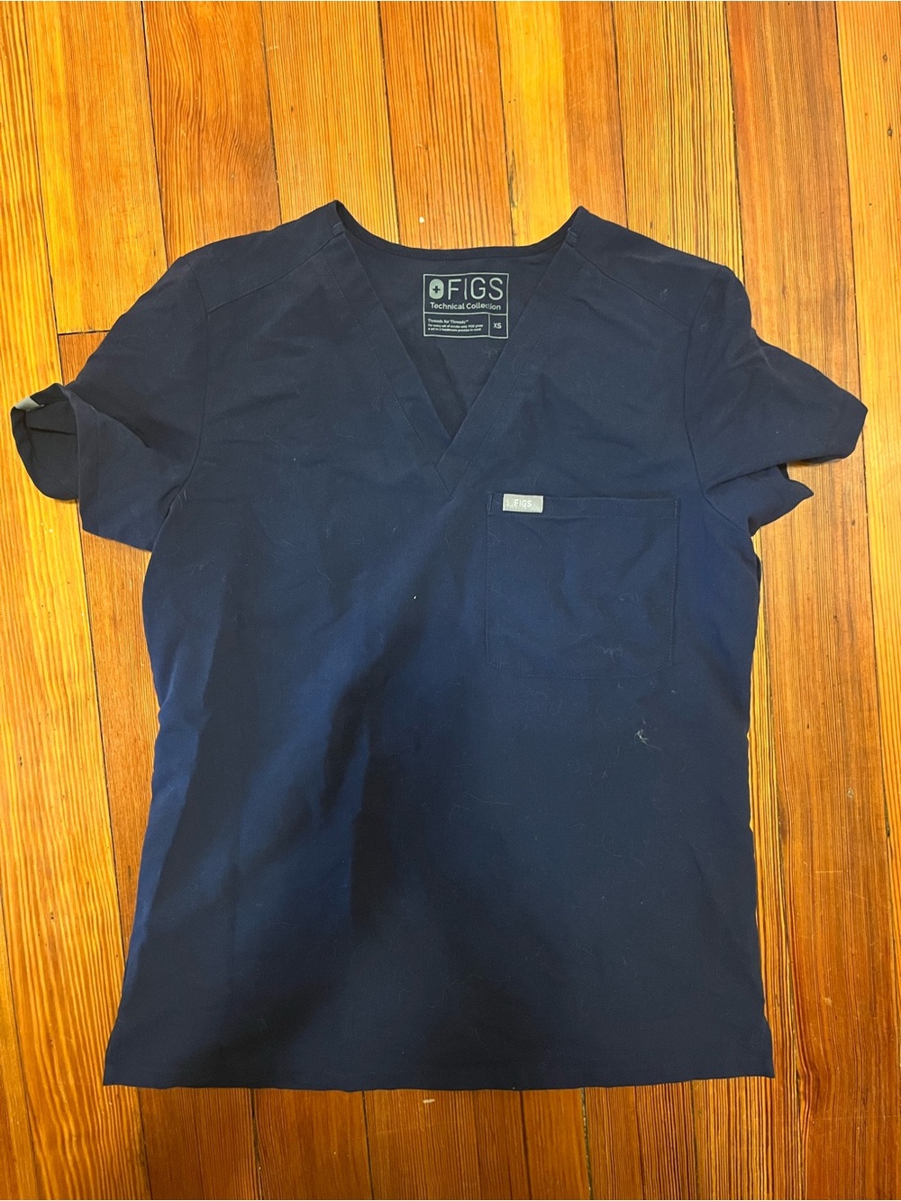 FIGS women’s  Navy V-Neck Scrub Top
